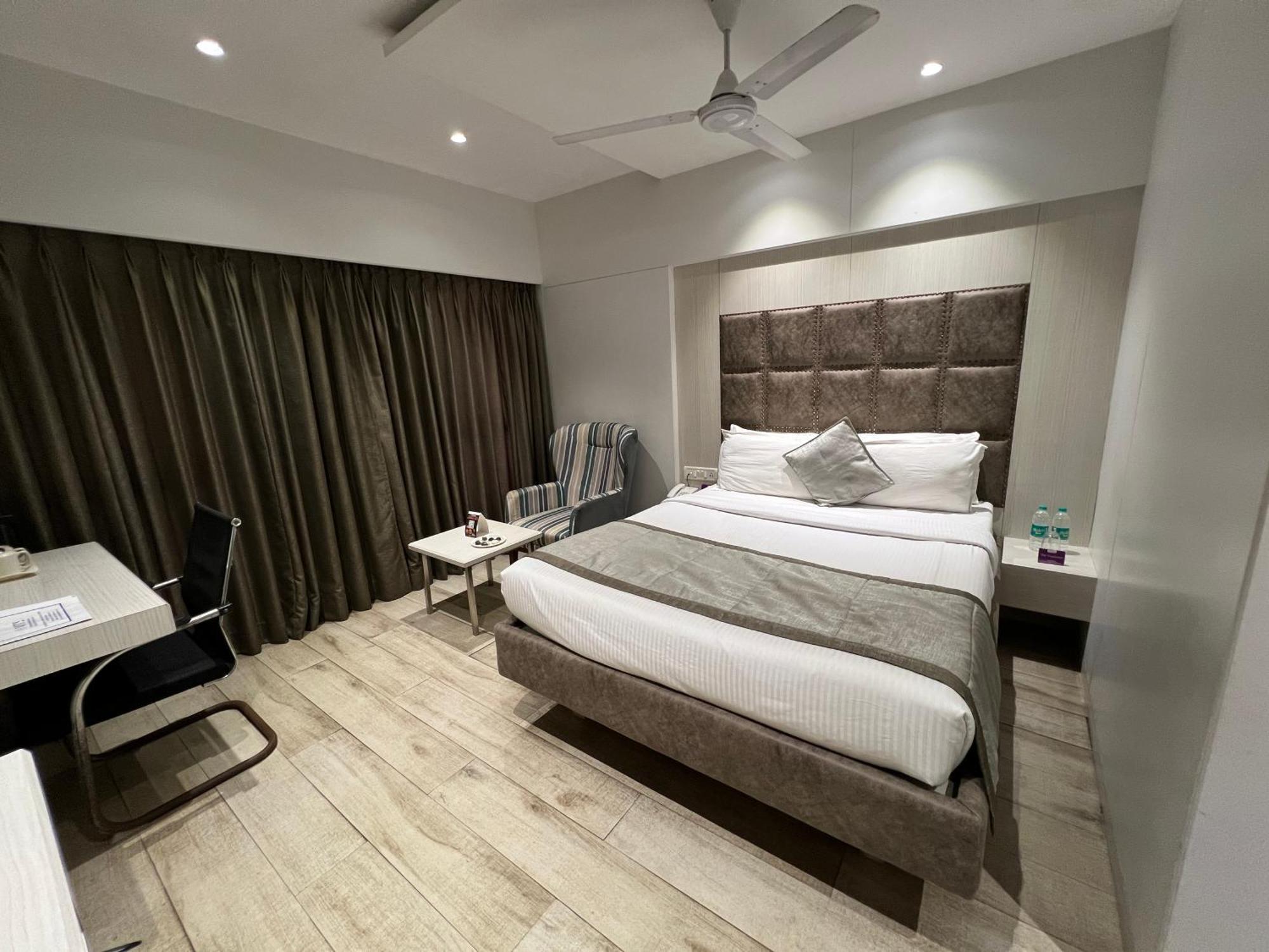 Vits シャリマール ホテル Ankleshwar エクステリア 写真