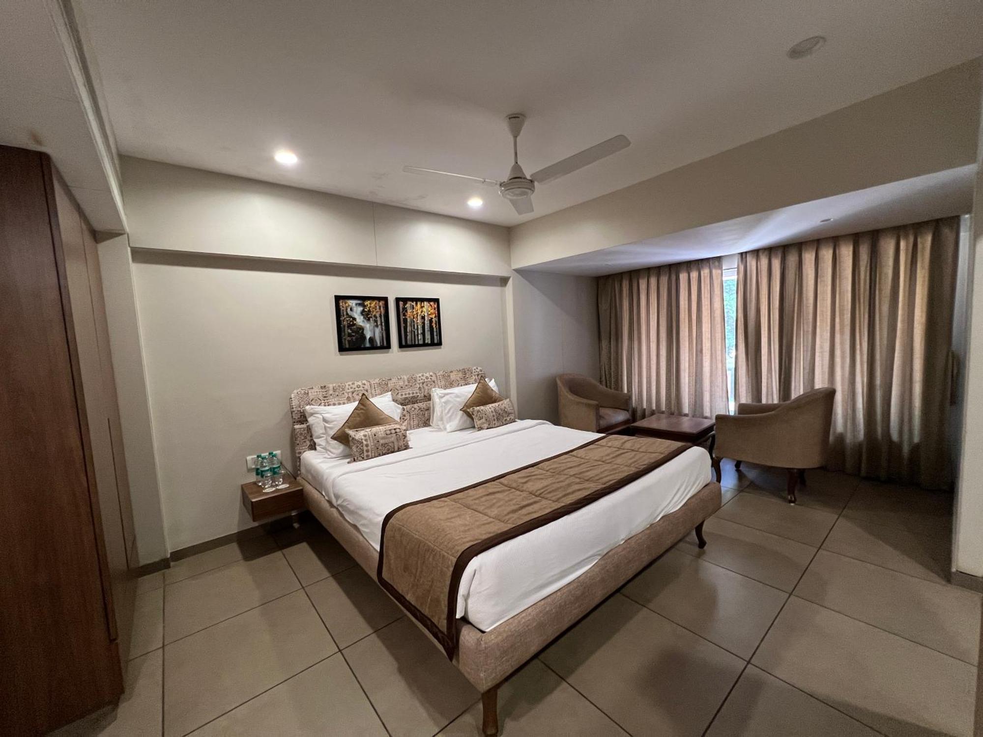 Vits シャリマール ホテル Ankleshwar エクステリア 写真