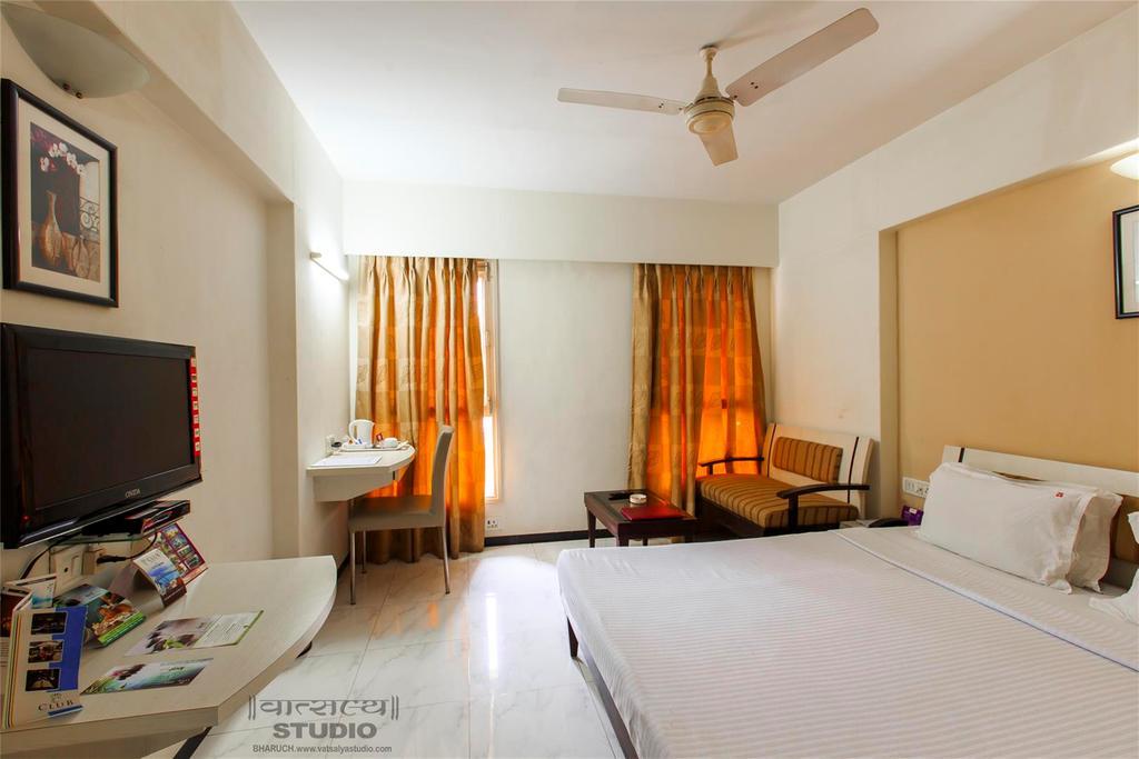 Vits シャリマール ホテル Ankleshwar エクステリア 写真