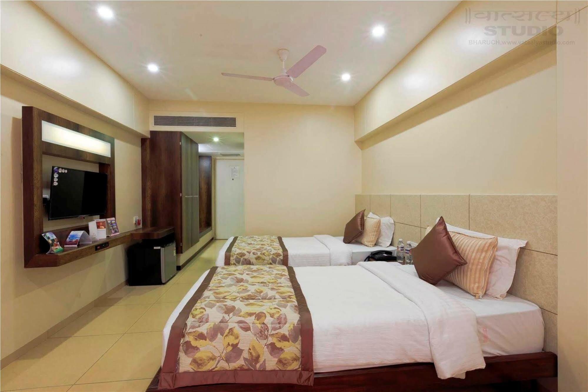 Vits シャリマール ホテル Ankleshwar エクステリア 写真
